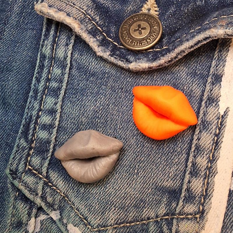 Pin 'Kiss Kiss'